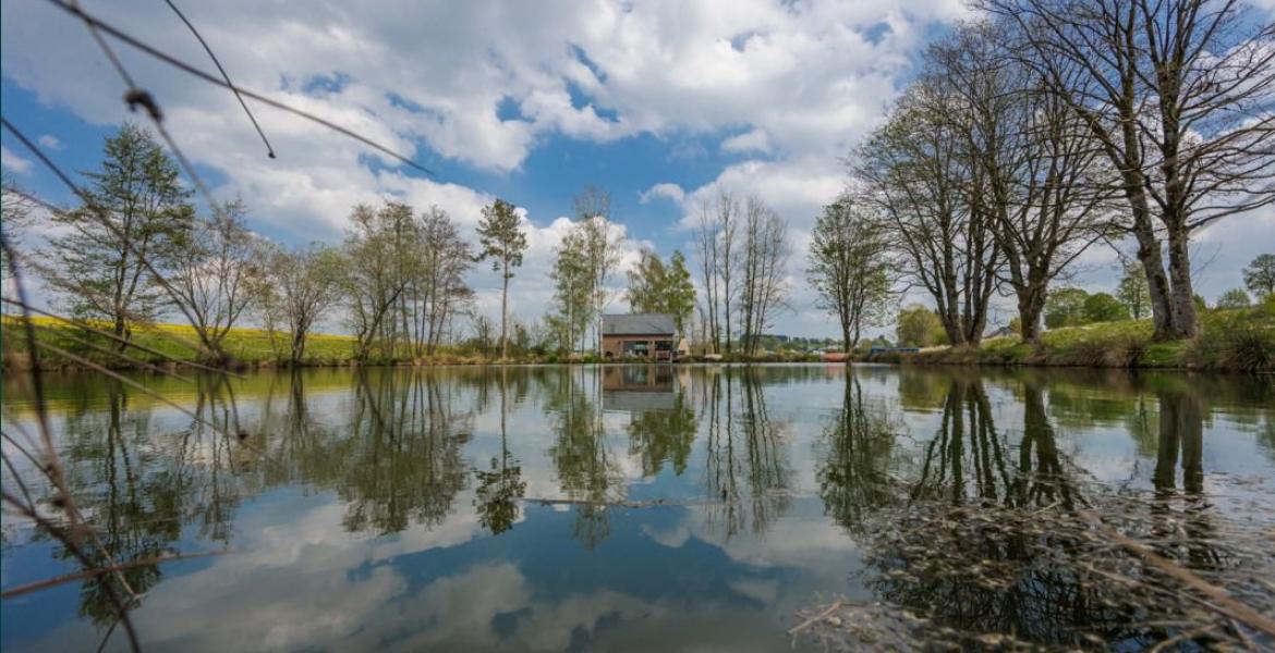 9 Maisons de Vacances avec Étang Privé : Le Paradis des Pêcheurs