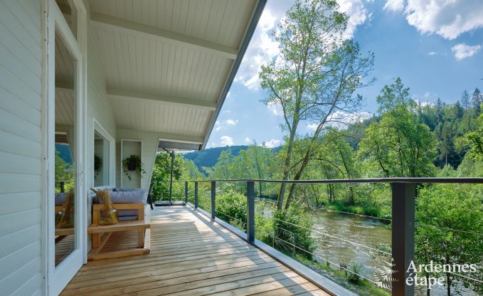 Chalet cologique  La Roche-en-Ardenne, sur la rive de l'Ourthe