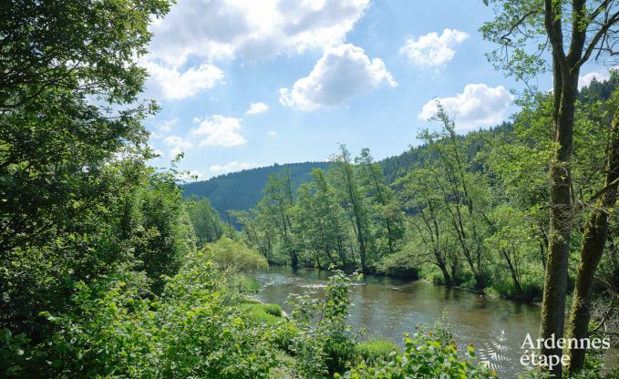 Chalet cologique  La Roche-en-Ardenne, sur la rive de l'Ourthe