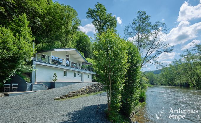 Chalet cologique  La Roche-en-Ardenne, sur la rive de l'Ourthe