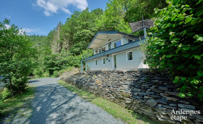 Chalet cologique  La Roche-en-Ardenne, sur la rive de l'Ourthe