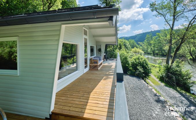 Chalet cologique  La Roche-en-Ardenne, sur la rive de l'Ourthe