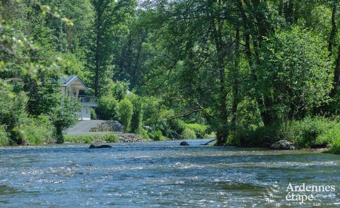 Chalet cologique  La Roche-en-Ardenne, sur la rive de l'Ourthe