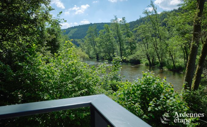 Chalet cologique  La Roche-en-Ardenne, sur la rive de l'Ourthe