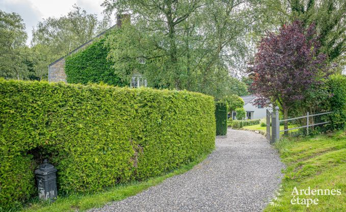 Authentique maison de vacances pour 15 avec boxes pour chevaux  Mettet, Ardenne