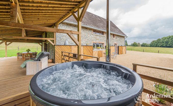 Maison de vacances conviviale  Paliseul avec bain  remous, adapte aux groupes et aux familles, entoure par la nature