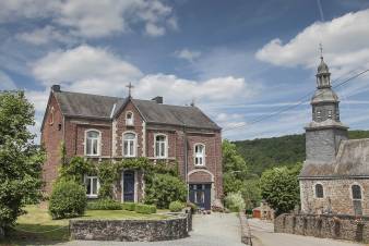 Maison de vacances  Saint-Hubert : confort pour 7 personnes en Ardenne avec jardin et barbecue