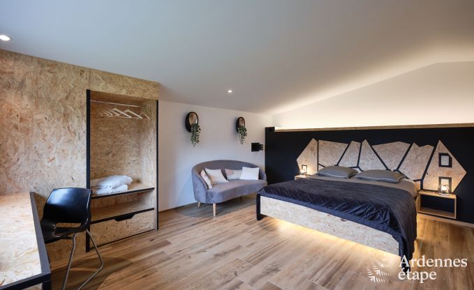 Gte luxueux avec centre wellness priv  Vaux-sur-Sre : sauna, jacuzzi, hammam et espace dtente juste pour vous