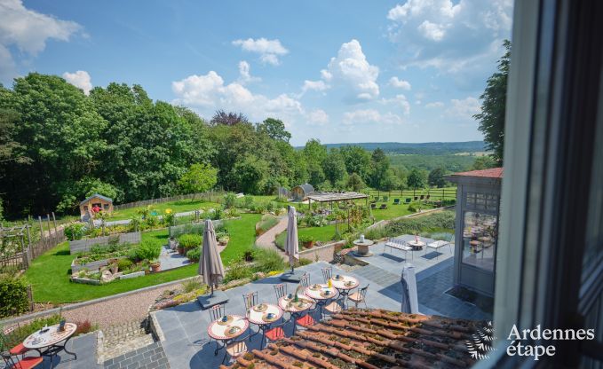 Maison de vacances confortable pour 10 personnes  Villers-en-Fagne avec sauna, jacuzzi, piscine et pole  bois